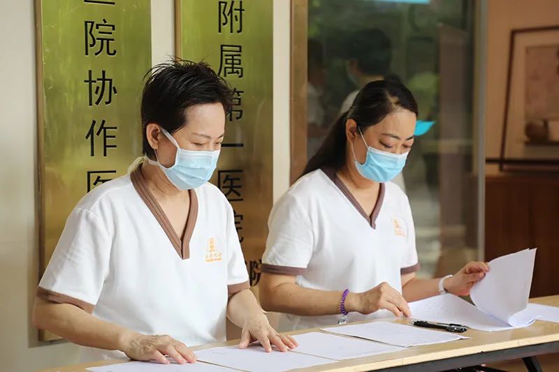 爱心厦门 感恩有你 | 南普陀寺慈善会举行三伏贴义诊活动