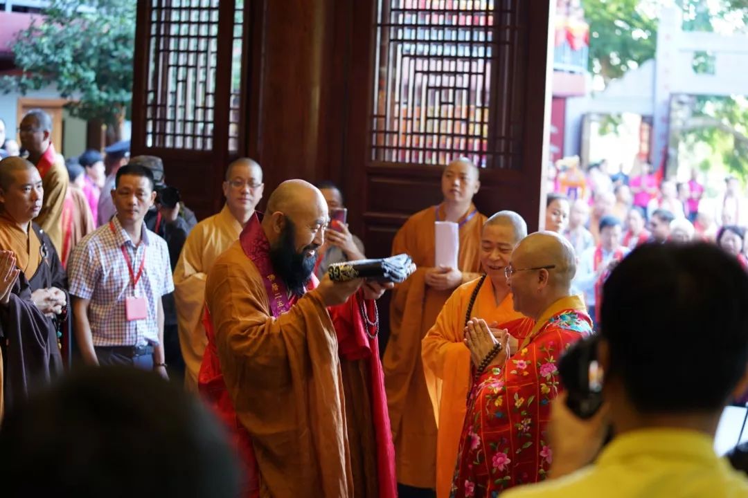 厦门鸿山寺“五百罗汉堂圣像开光暨法云法师荣膺方丈升座庆典”圆满