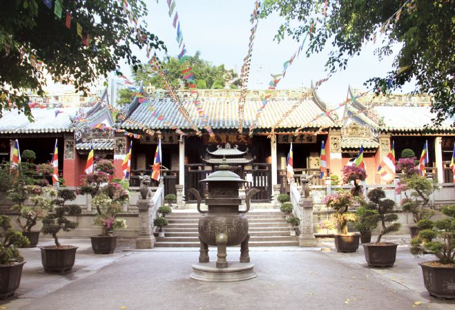 同根同源共饮濠江水 法乳一脉合筑同心圆 —— 内地与澳门佛教界20年交流回顾