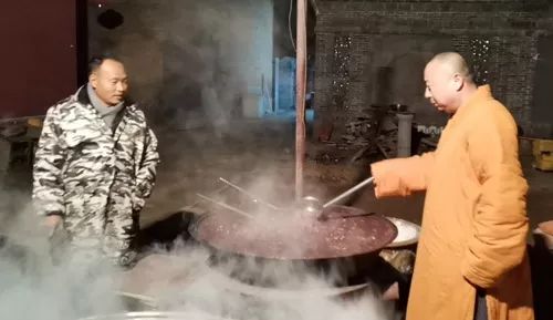 己亥年少林寺广施腊八粥:禅心施福粥,粥香溢全球