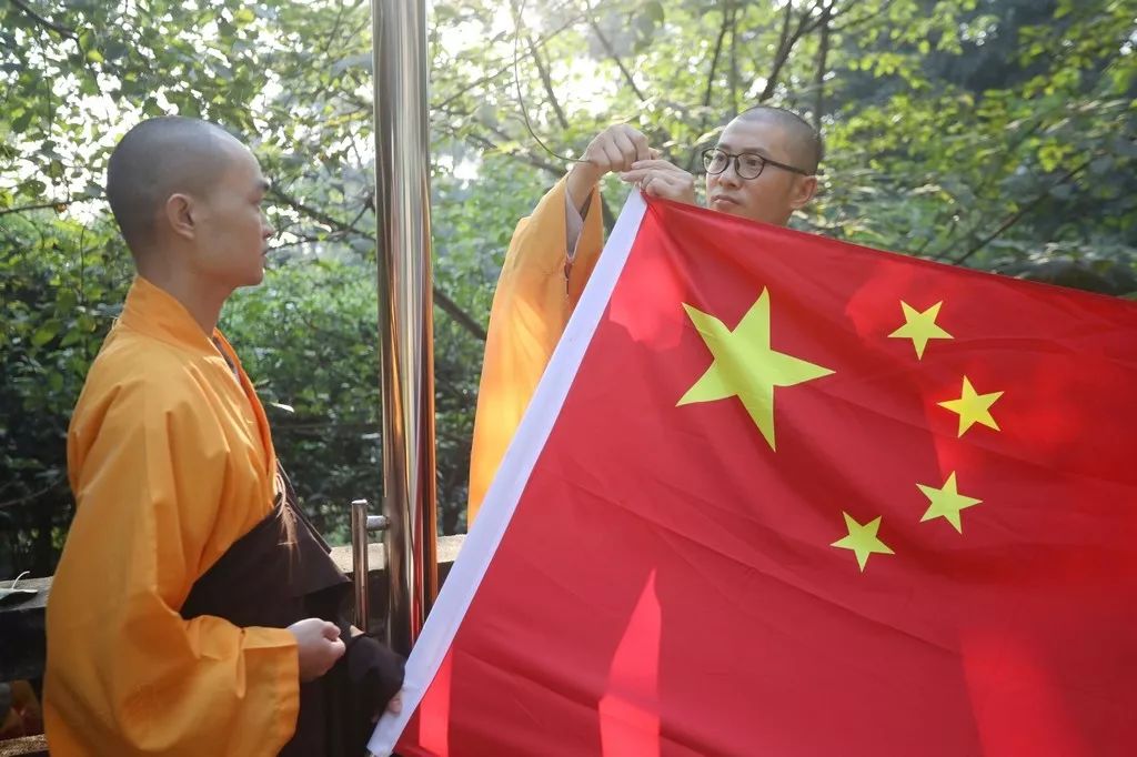 桂平市佛教协会举行升国旗仪式  共迎70华诞