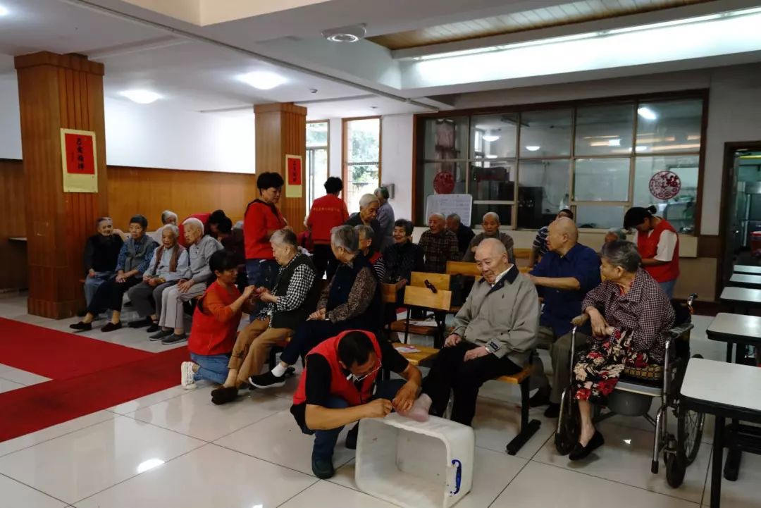 新闻 | 爱在重阳 情暖夕阳 杭州云林基金会邀专家走进老人公寓开展义诊活动
