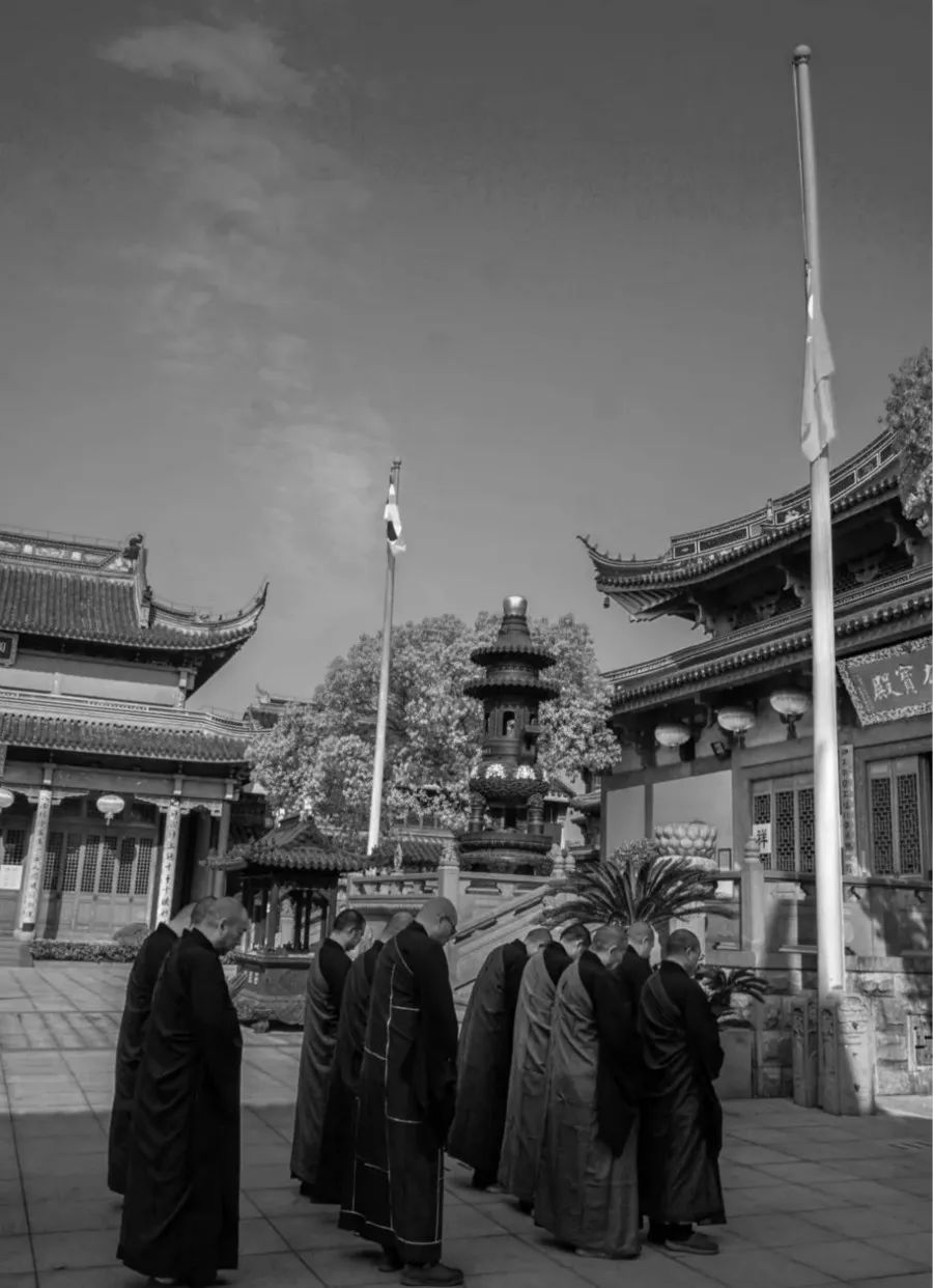 清明祭 | 全国哀悼日 各地寺院响应国家号召下半旗志哀