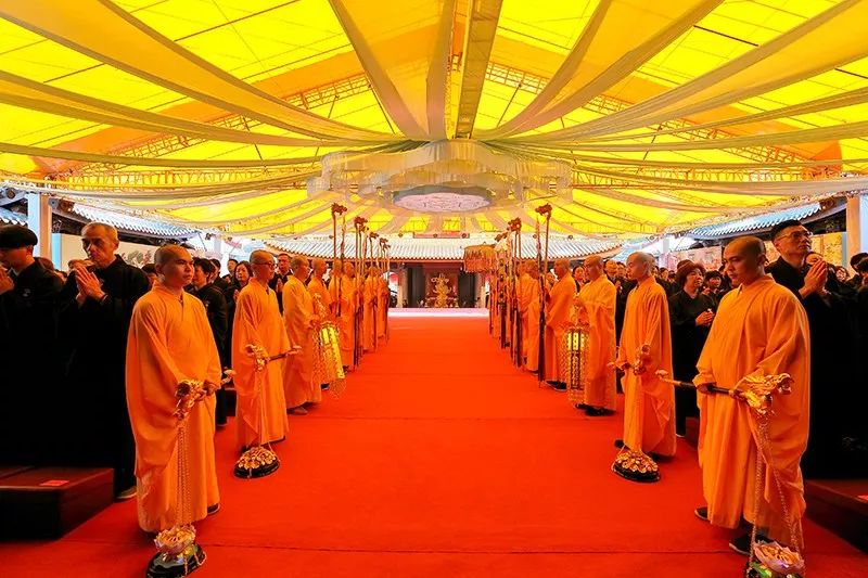 南普陀寺隆重举行己亥年无遮水陆法会熏坛洒净仪式