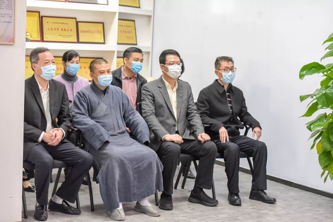 珠海普陀寺联合企业捐赠 支持两家医院抗疫