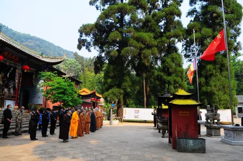 清明祭 | 全国哀悼日 各地寺院响应国家号召下半旗志哀