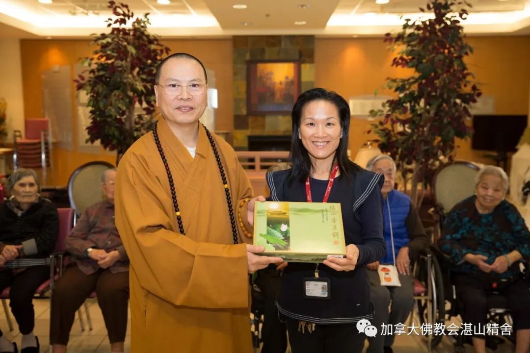 中秋节湛山精舍免费派送月饼关怀耆老