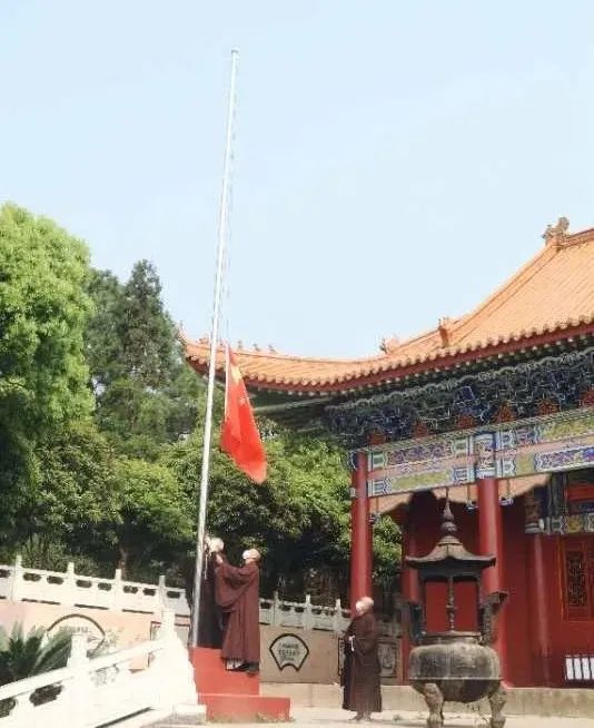 缅怀英烈,悼念同胞 | 湖北省佛教界举行哀悼活动