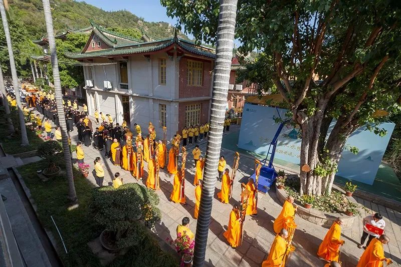 南普陀寺隆重举行己亥年无遮水陆法会熏坛洒净仪式