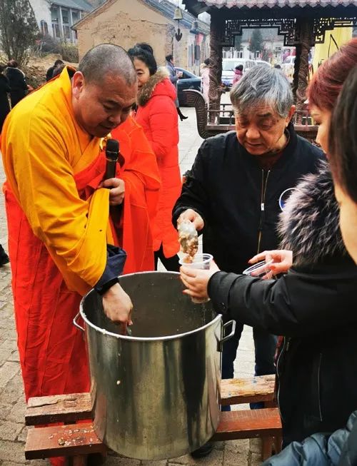 己亥年少林寺广施腊八粥:禅心施福粥,粥香溢全球