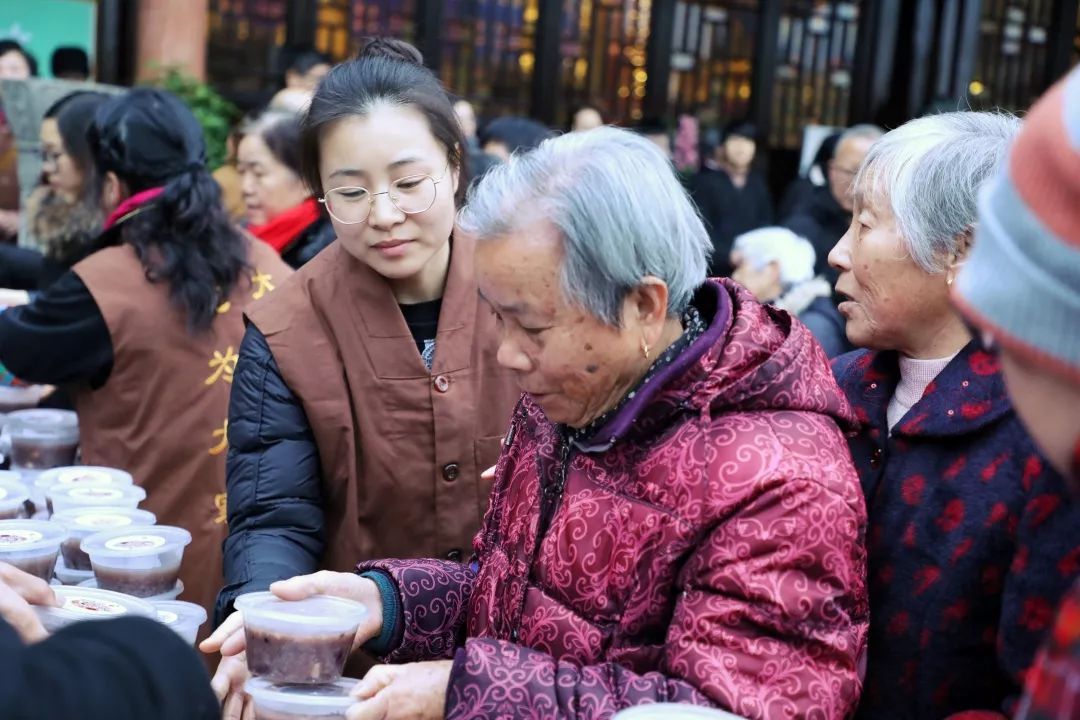 同觉腊八施粥，恭迎佛陀成道吉日
