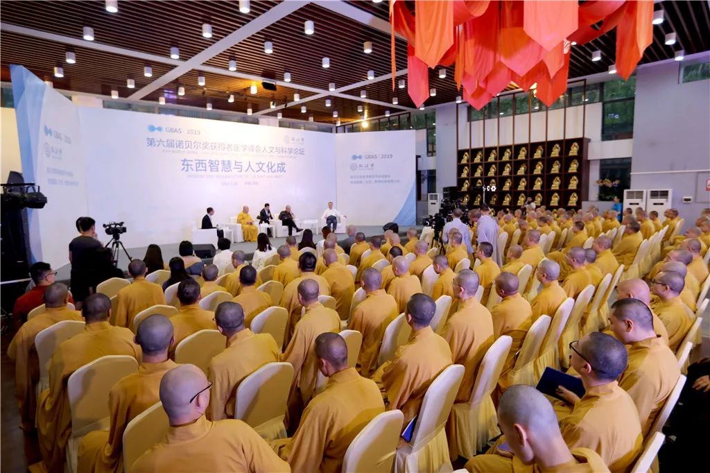 东西智慧与人文化成——印顺大和尚出席第六届诺贝尔奖获得者医学峰会人文与科学论坛