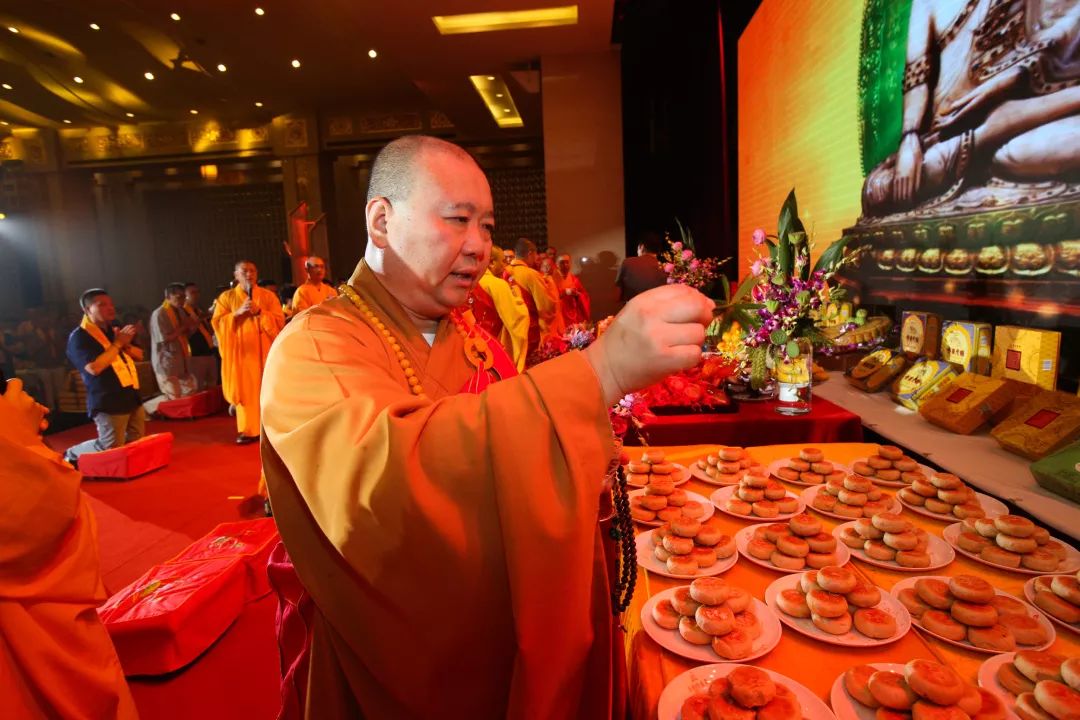 “品净尝素，积功聚福”，上海玉佛禅寺举行净素月饼品尝会暨慈善祈福仪式