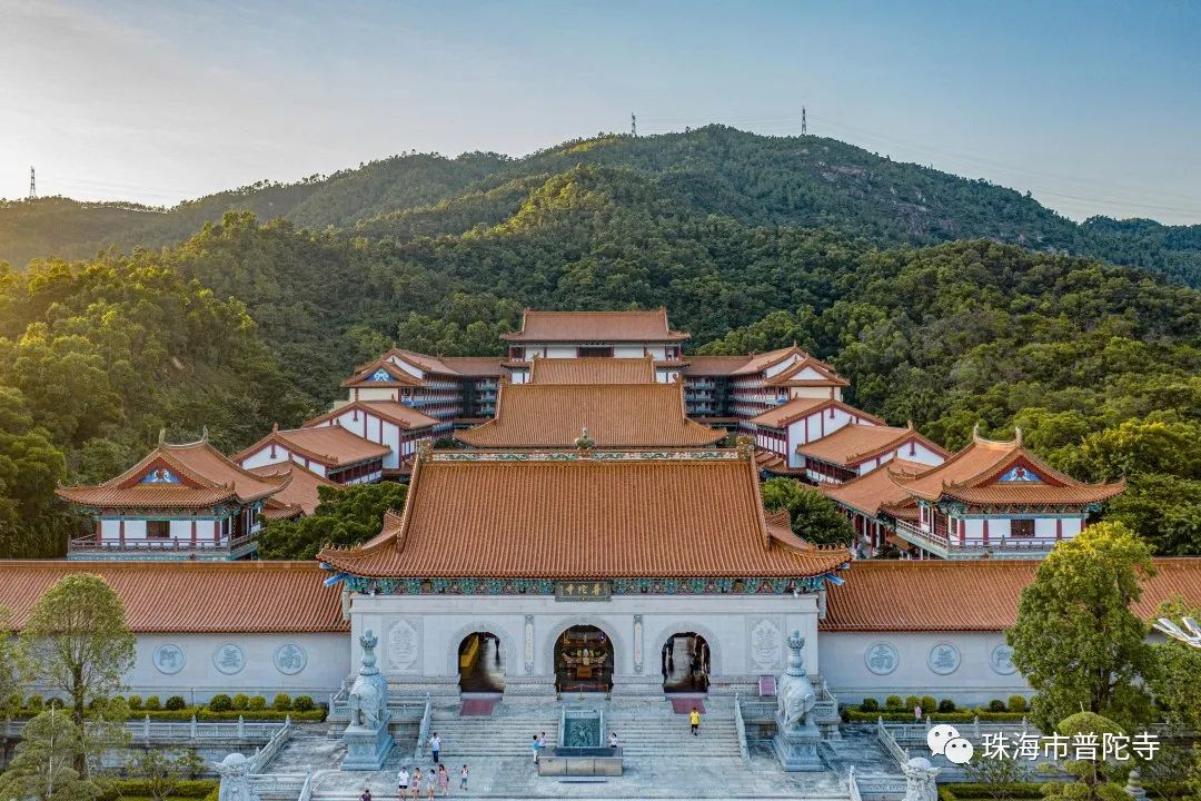 国际著名诗人、书画家李垚治先生参访珠海普陀寺 写下散文诗《书 僧》留住法喜