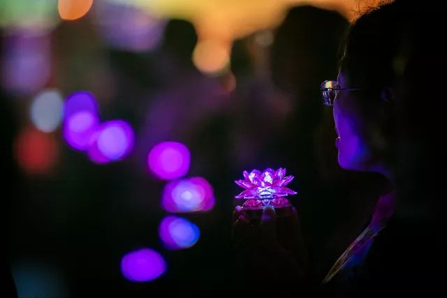 佛门中的“传灯”只是手递手传莲花灯?看完才知它的意义这么深远