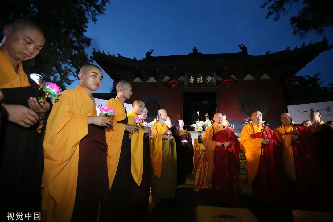 佛门中的“传灯”只是手递手传莲花灯?看完才知它的意义这么深远