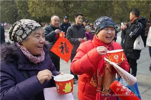 己亥年少林寺广施腊八粥:禅心施福粥,粥香溢全球