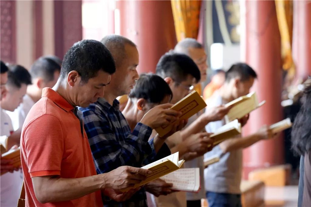 深圳弘法寺升国旗仪式：歌唱我们的祖国，感恩伟大的时代