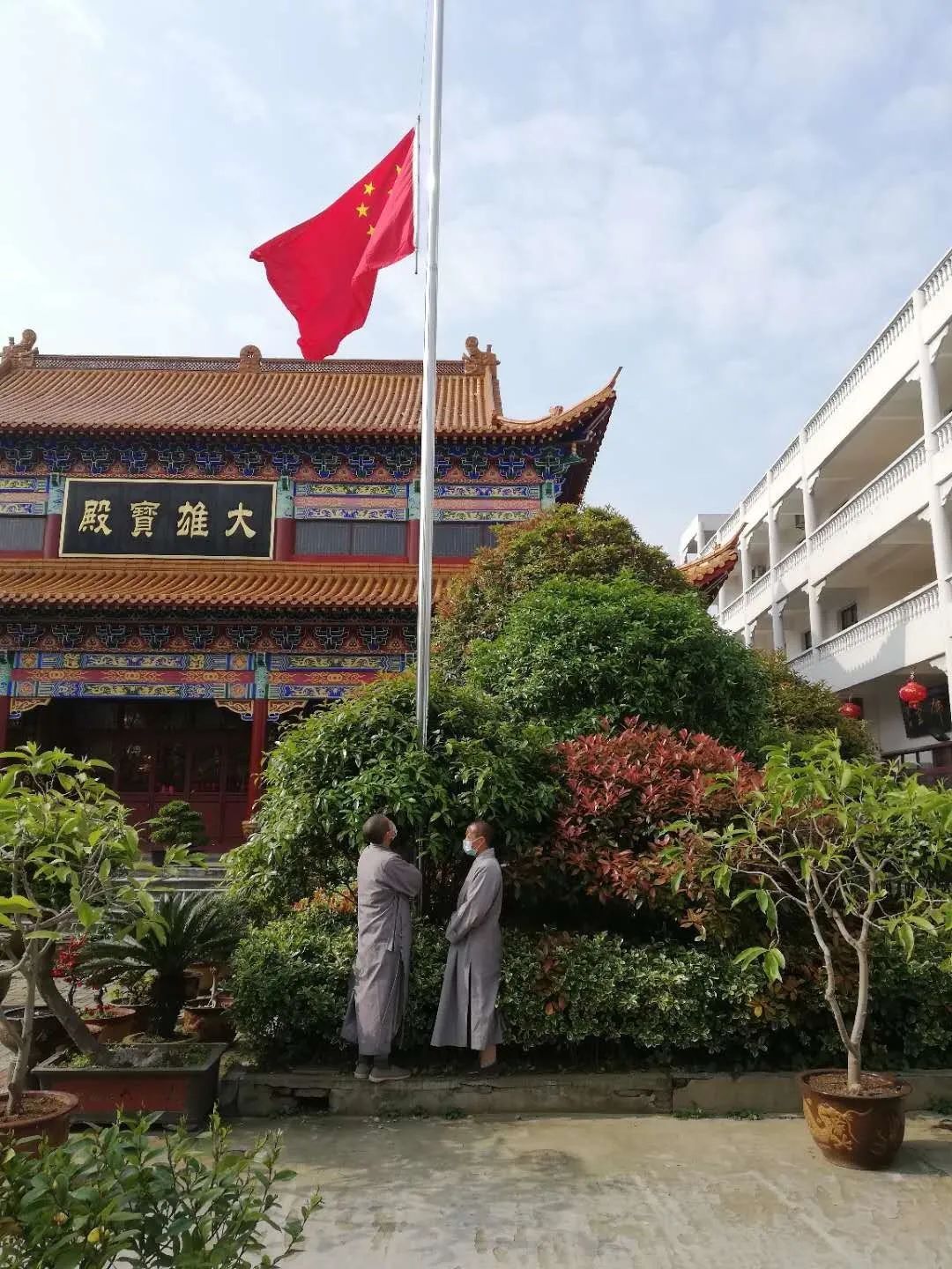 缅怀英烈,悼念同胞 | 湖北省佛教界举行哀悼活动