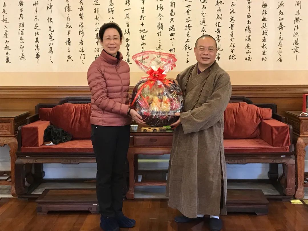 平安迎新年,防疫不松懈——市人大常委举行佛教界新春团拜会