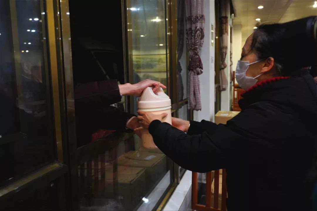今年栖霞古寺腊八粥很特别：有料有劲道更有温暖
