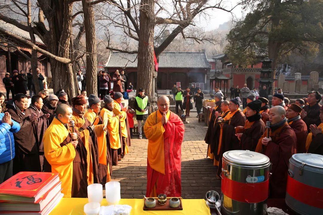 山东大灵岩寺腊八施粥 | 同沾法喜 共沐佛恩