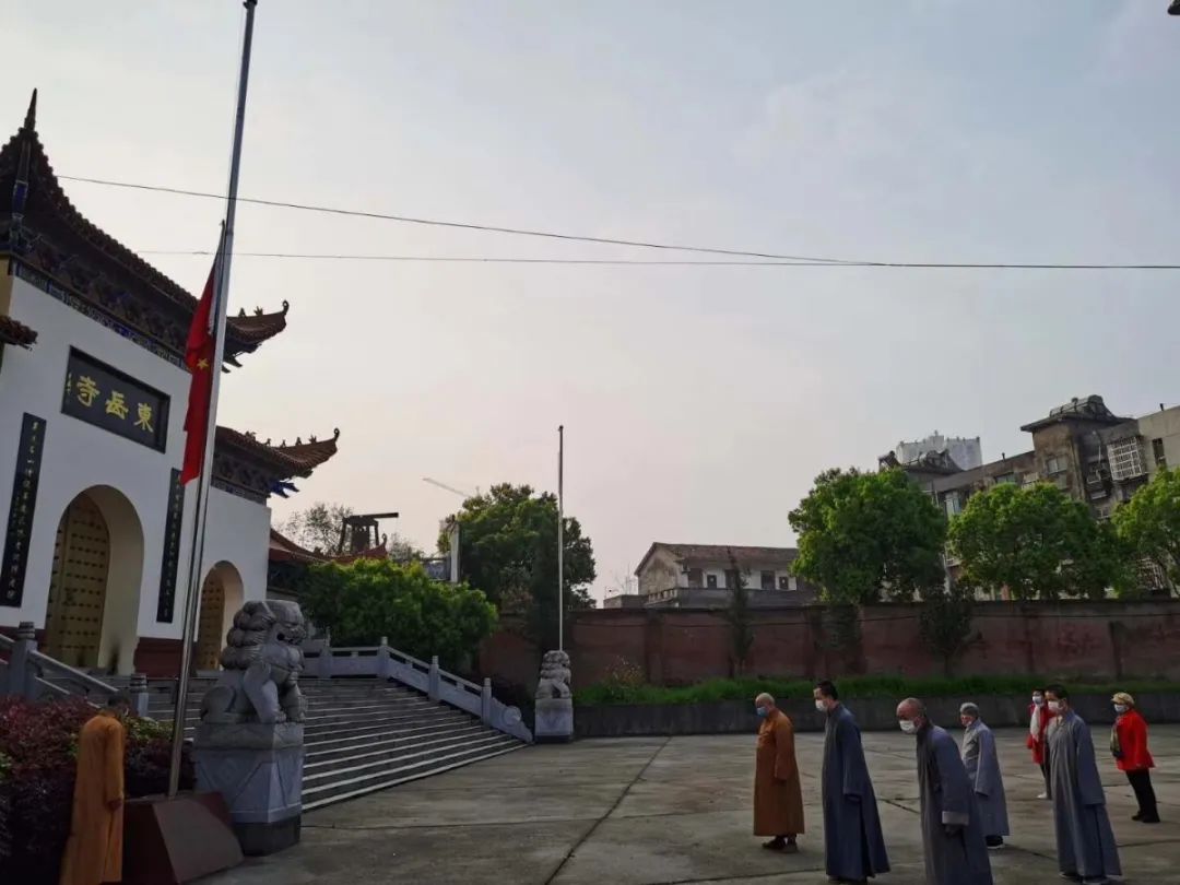 缅怀英烈,悼念同胞 | 湖北省佛教界举行哀悼活动