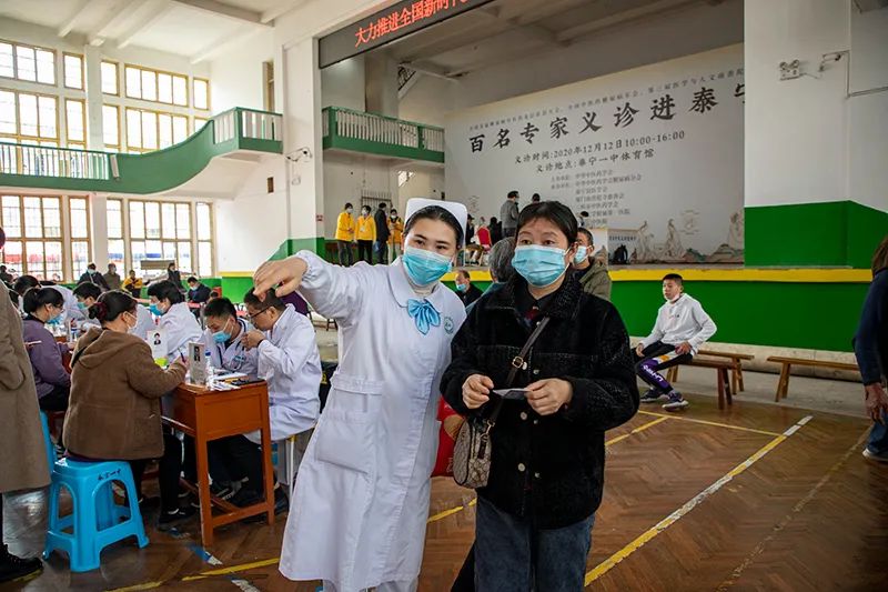 “一条街都排满了人啊！” 南普陀寺慈善义诊服务近3000名泰宁百姓
