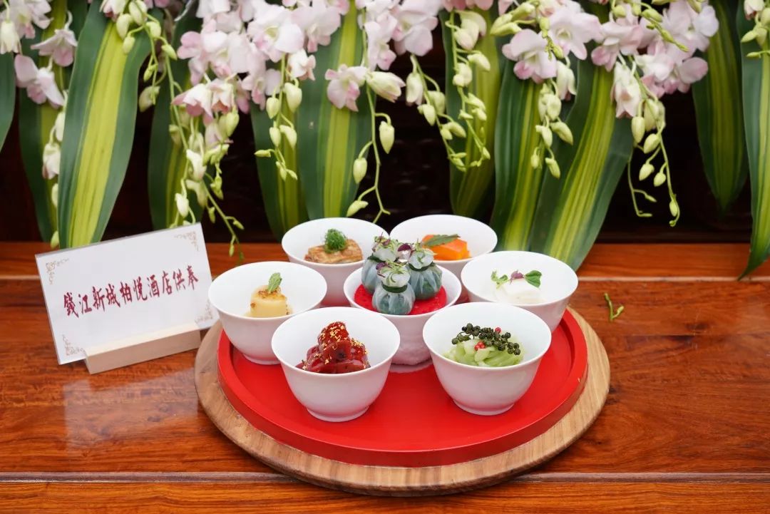 今天十五家饭店、十大寺院齐聚香积寺干了件“天大”的事儿！
