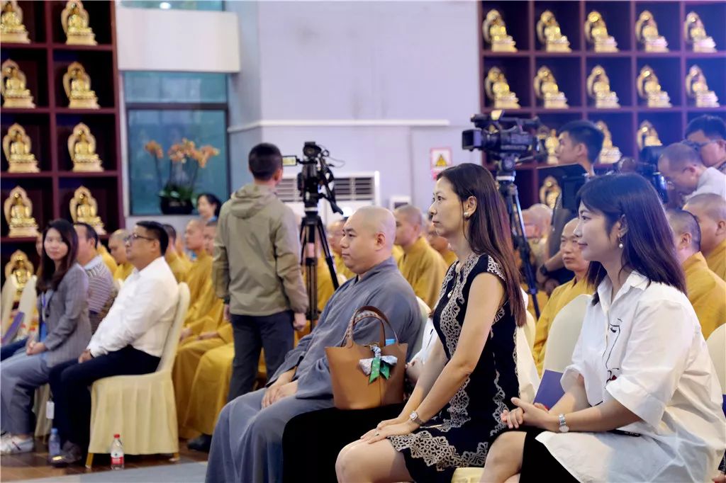 东西智慧与人文化成——印顺大和尚出席第六届诺贝尔奖获得者医学峰会人文与科学论坛
