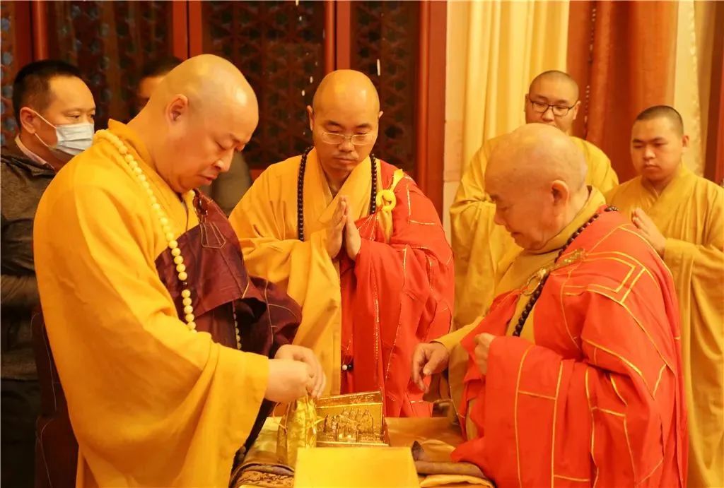 敦煌雷音寺隆重恭请中国佛教协会名誉会长本焕长老舍利永久供奉法会