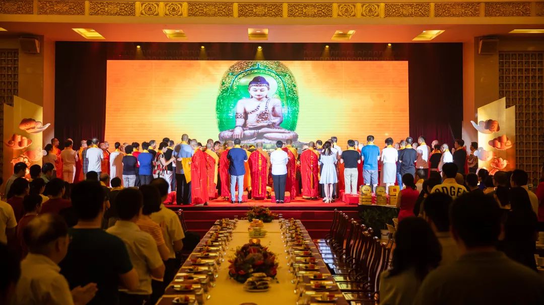 “品净尝素，积功聚福”，上海玉佛禅寺举行净素月饼品尝会暨慈善祈福仪式