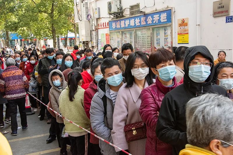 “一条街都排满了人啊！” 南普陀寺慈善义诊服务近3000名泰宁百姓