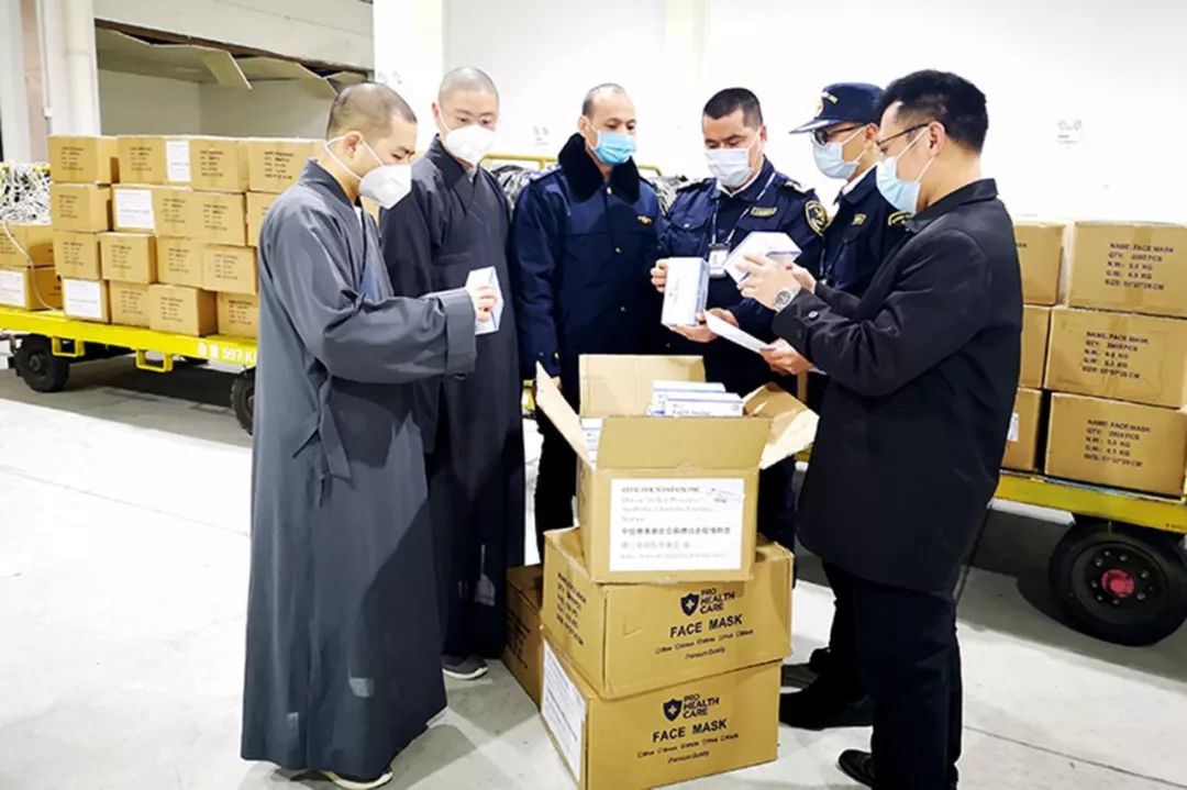 战“疫”在行动，与时间赛跑  南普陀寺慈善会海外采购第二批21万个口罩顺利运抵回国