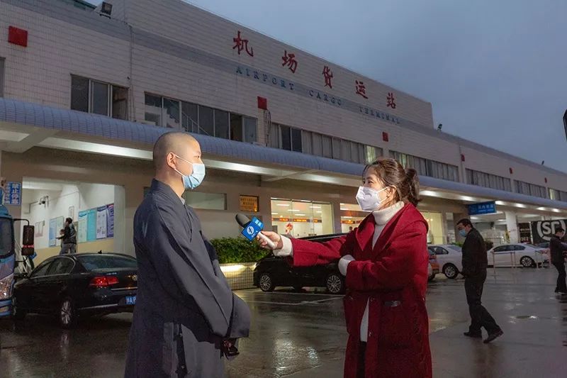 万众一心，同体大悲 98箱25万1千个医用口罩搭乘厦门航空公司MF878飞机顺利降落在福州长乐机场