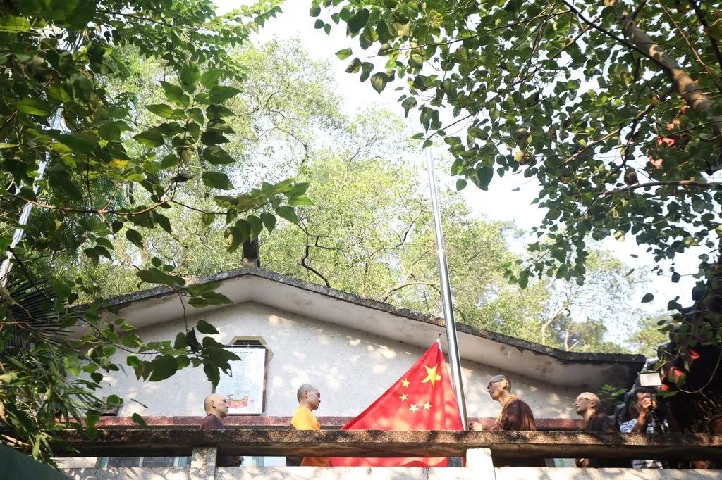 桂平市佛教协会举行升国旗仪式  共迎70华诞