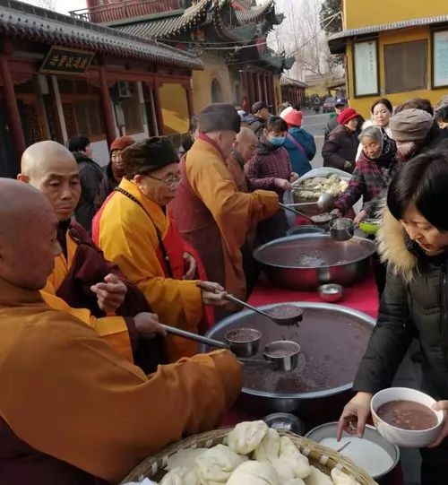 己亥年少林寺广施腊八粥:禅心施福粥,粥香溢全球