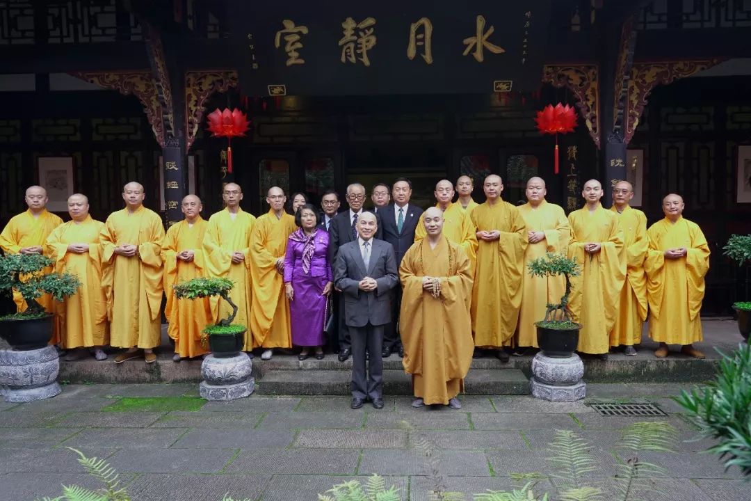 柬埔寨国王西哈莫尼访问成都文殊院