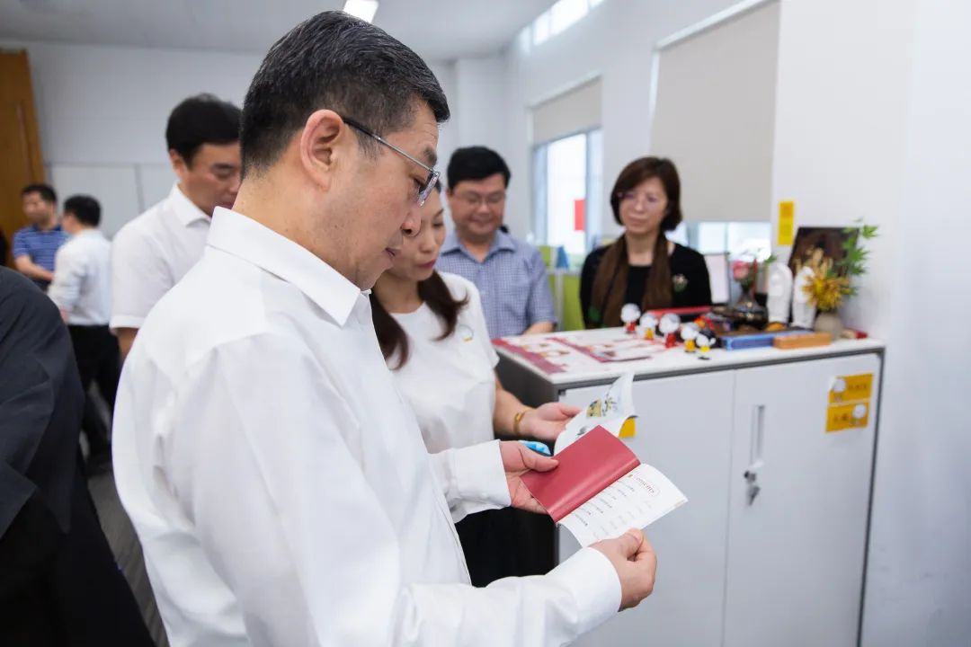 上海市委常委、统战部部长郑钢淼一行调研上海玉佛禅寺