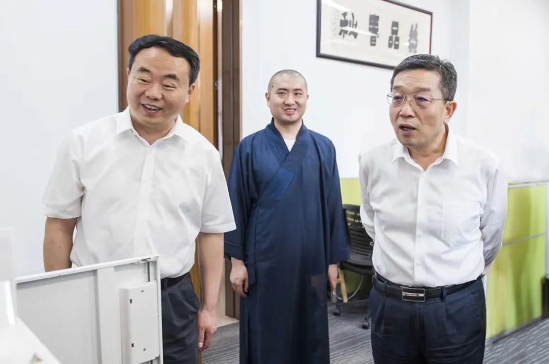 上海市委常委、统战部部长郑钢淼一行调研上海玉佛禅寺