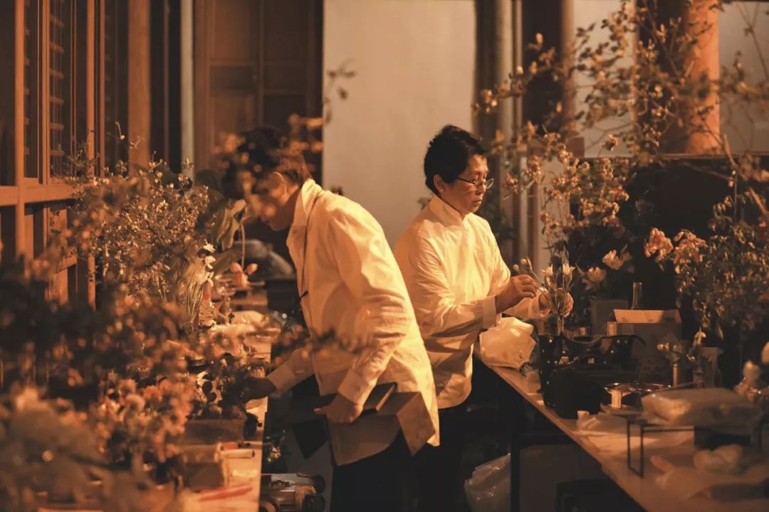 一场凌晨4点的雅聚:每个人都舍不得讲话