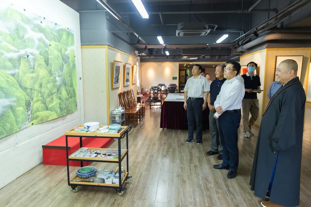 上海市委常委、统战部部长郑钢淼一行调研上海玉佛禅寺
