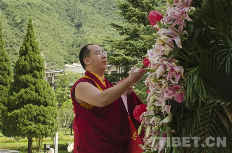 班禅：爱教者必爱国，爱民者必爱党