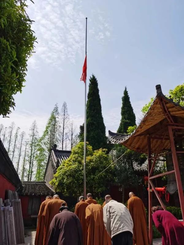 缅怀英烈,悼念同胞 | 湖北省佛教界举行哀悼活动