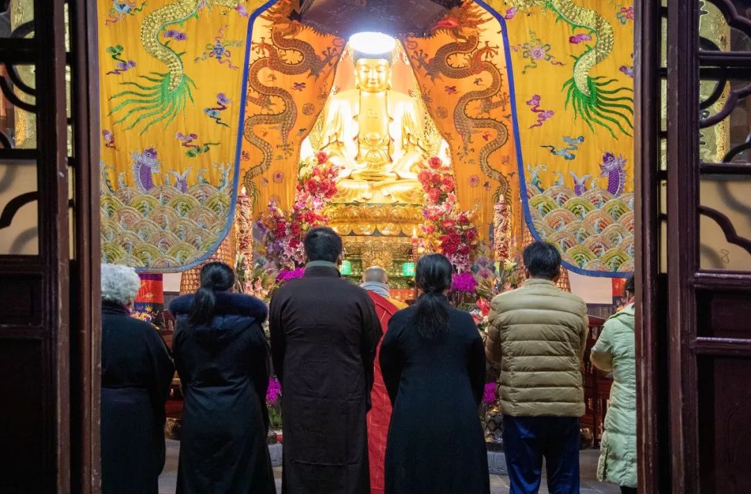 释迦摩尼成道日,寒山寺慈悲利众,广施佛粥