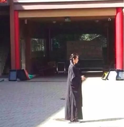 52岁王祖贤现身诵唱经文引关注 她有着怎样的佛缘故事