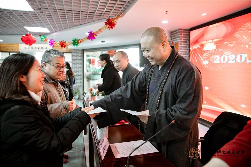 新春送吉祥,帮困暖人心!我们把新年慰问送到千家万户