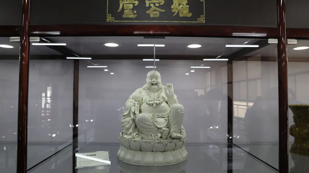 浙佛资讯 | 雪窦山弥勒文化节——古汉杰藏品展今日于我院开展