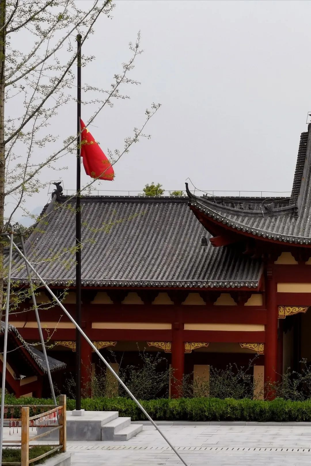 缅怀英烈,悼念同胞 | 湖北省佛教界举行哀悼活动
