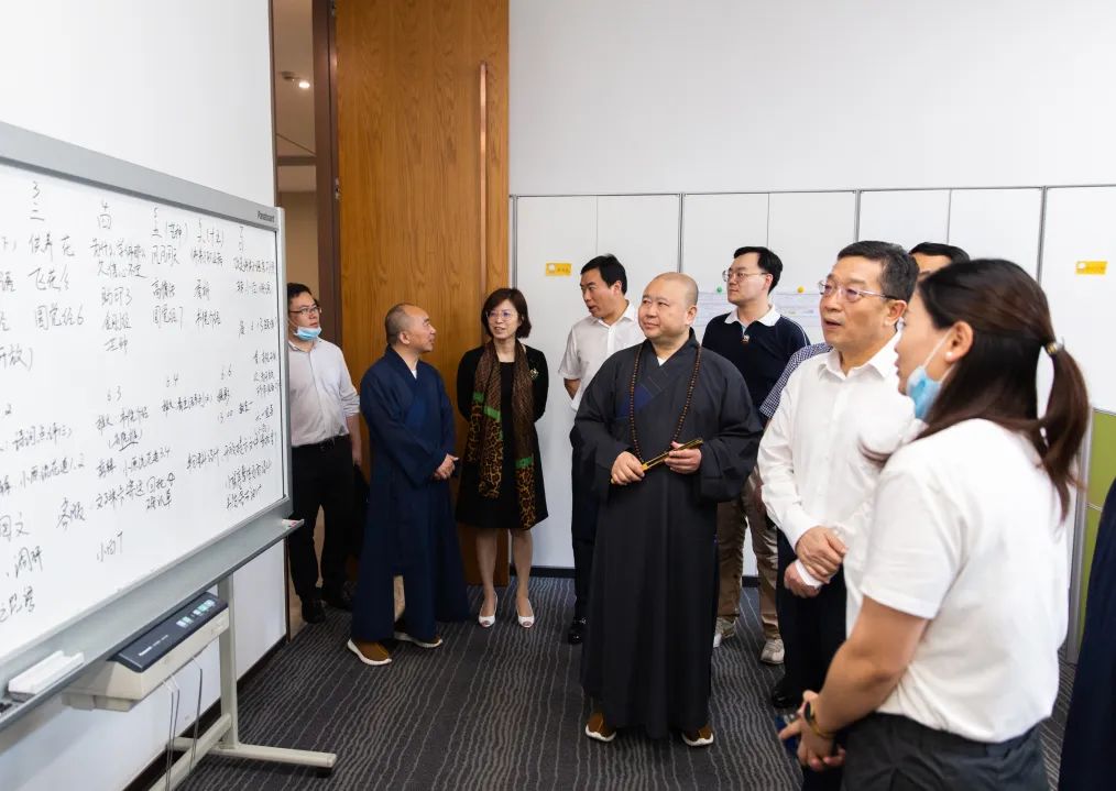 上海市委常委、统战部部长郑钢淼一行调研上海玉佛禅寺